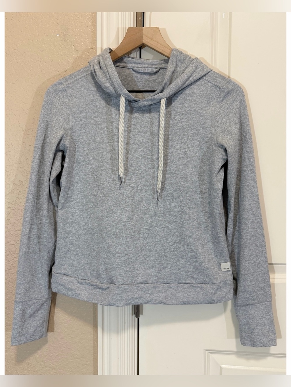 Vuori Halo Essential Hoodie heather gray Womens small